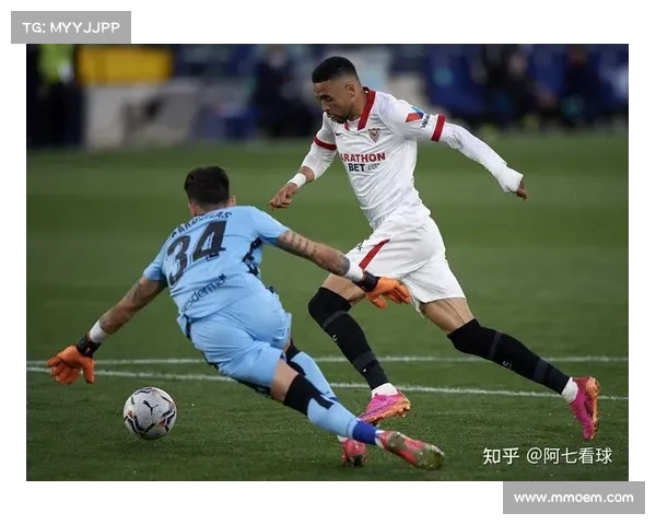 法甲球队体能教练解析训练方法与球员状态管理技巧